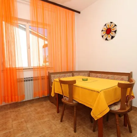 7647a Apartment *